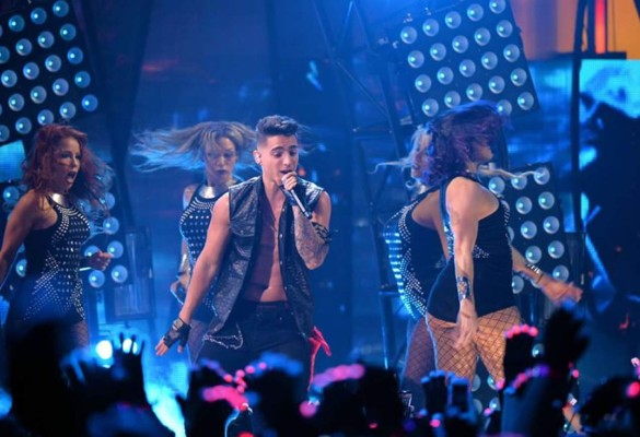 Enrique Iglesias y Romeo Santos grandes ganadores de los Premios Juventud