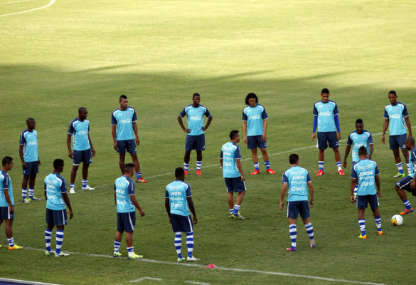 Suárez paró el mismo once en el estadio Nacional de Kingston