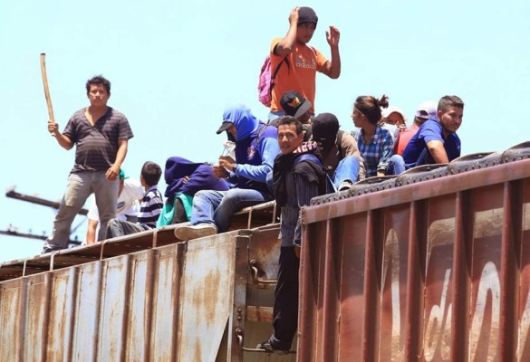 Niegan a ilegales subir a la 'Bestia”