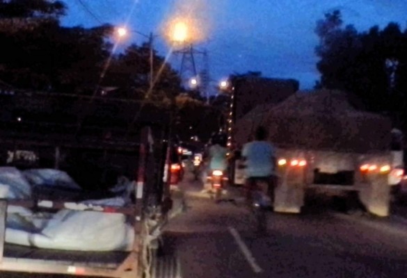 Infierno vial en el bulevar del Este de San Pedro Sula
