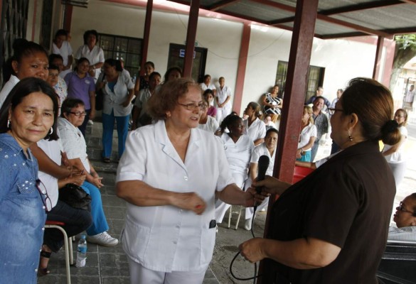 Inicia pago de sueldos atrasados en el hospital Leonardo Martínez