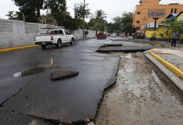 Caos y destrozos en San Pedro Sula por 40 minutos de lluvia  