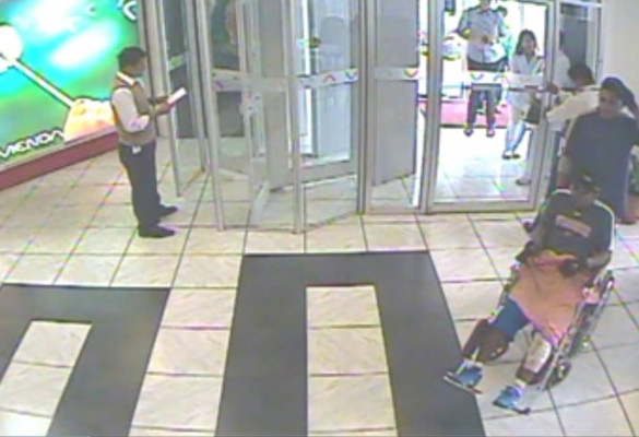 Video: Delincuentes usan silla de ruedas para asaltar un banco