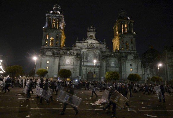'Fuera Peña Nieto', la consigna de miles de manifestantes en México