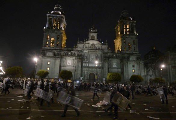 'Fuera Peña Nieto', la consigna de miles de manifestantes en México
