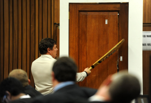 La Policía contradice a Pistorius al negar que llevase prótesis en el crimen