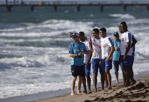Jugadores de Honduras 'sudaron hasta la última gota” en la playa