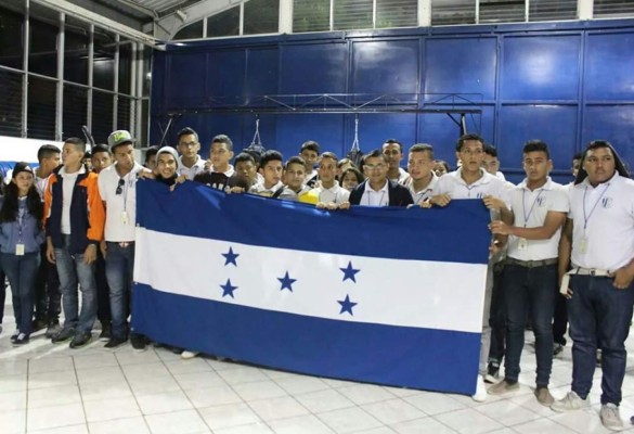 Banda Marcial del Instituto Rómulo Durón presente en Guatemala