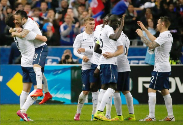 Francia exhibe su pegada goleando en amistoso a Noruega