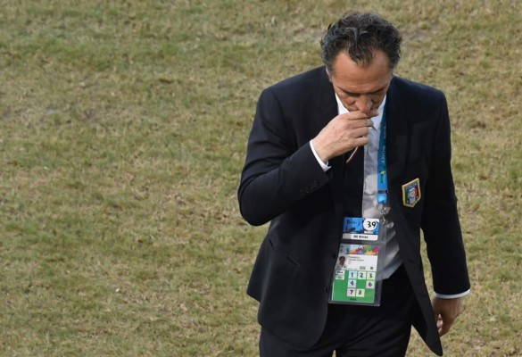 Prandelli renuncia como seleccionador de Italia