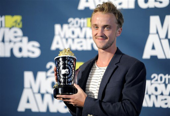 Robert Pattinson besa a Taylor Lautner en vivo