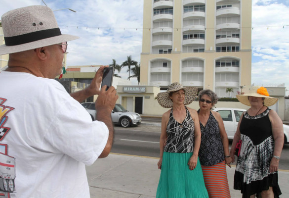 Hacen narcotuour en la casa de 'El Chapo' Guzmán
