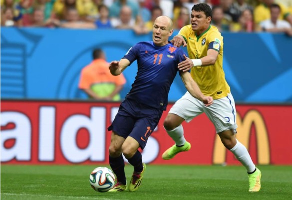 Robben vuelve a hacer de las suyas contra Brasil