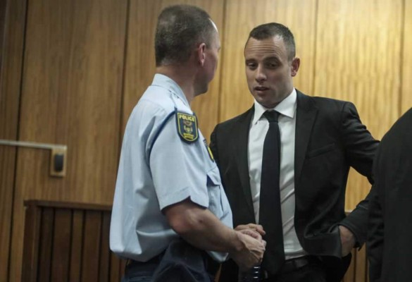 Se reinicia el juicio de Pistorius por asesinato de su novia