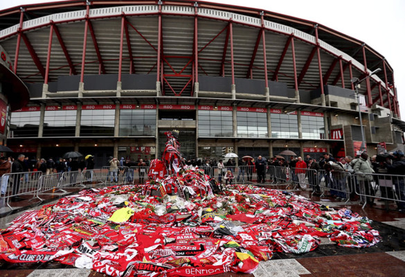 Portugal se viste de negro para recordar a Eusébio