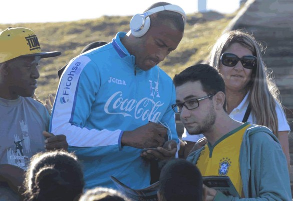 Honduras 'feliz' por apoyo de la afición en el entrenamiento