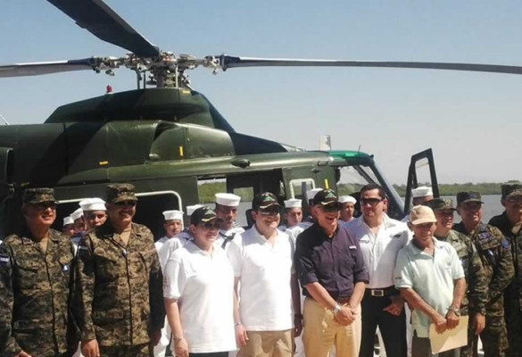 Presidente de Honduras inaugura helipuerto en Isla Conejo