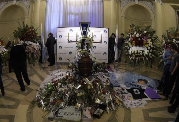 Argentina despide en duelo colectivo al ícono del rock Gustavo Cerati