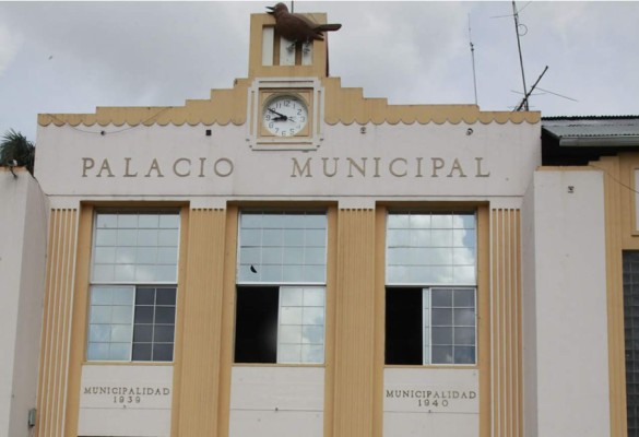 San Pedro Sula: Empleado de propia alcaldía la demanda por L20 millones