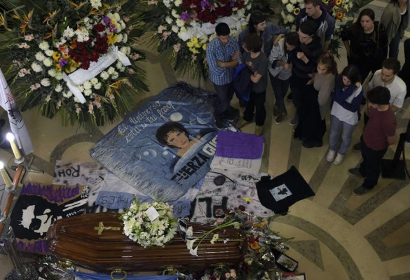 Argentina despide en duelo colectivo al ícono del rock Gustavo Cerati