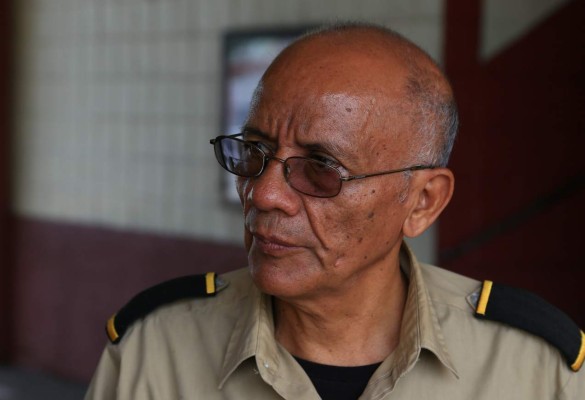 Con las uñas trabajan los bomberos sampedranos