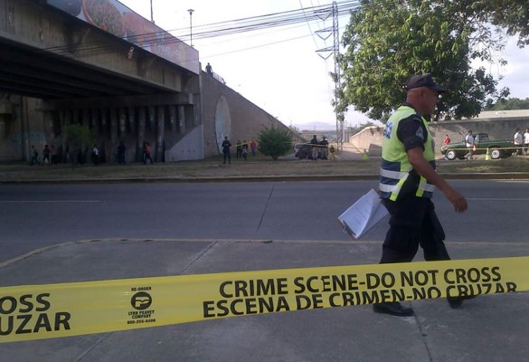 Cuelgan a hombre en puente de San Pedro Sula