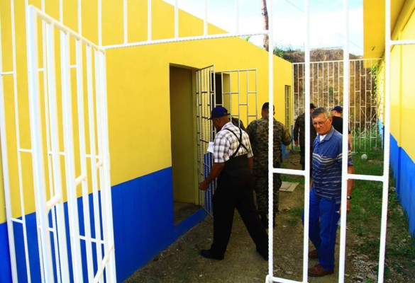 Naval hondureña hará patrullajes por mar y tierra en Islas de la Bahía