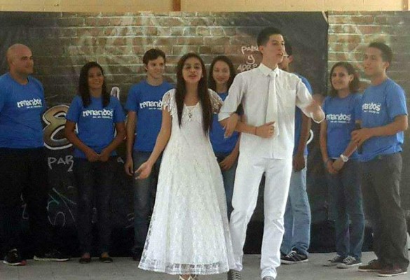 Llevan palabra de vida a escuelas sampedranas