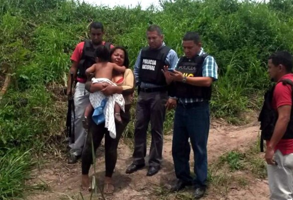 Con su hija en brazos, maestra escapó de sus secuestradores