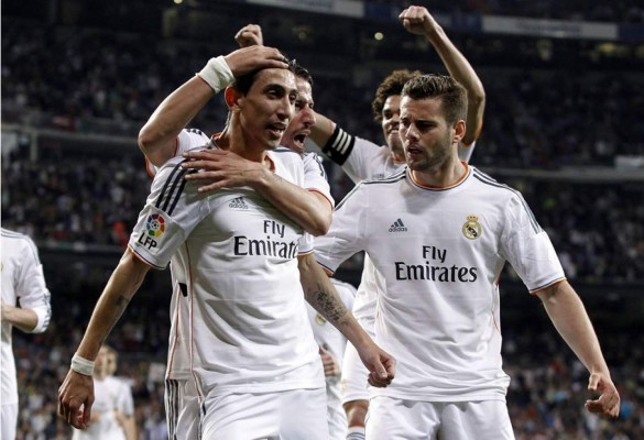 Real Madrid golea al Almería y baja al Barça del segundo puesto