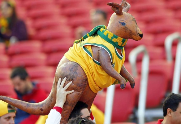 Holanda sofoca la rebelión australiana y se mete a octavos