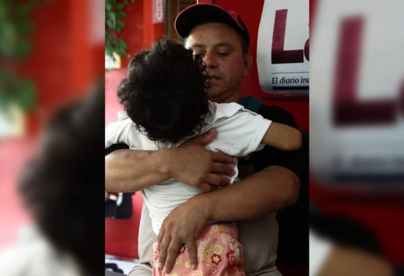 Hondureño pide medicinas para su hija con parálisis