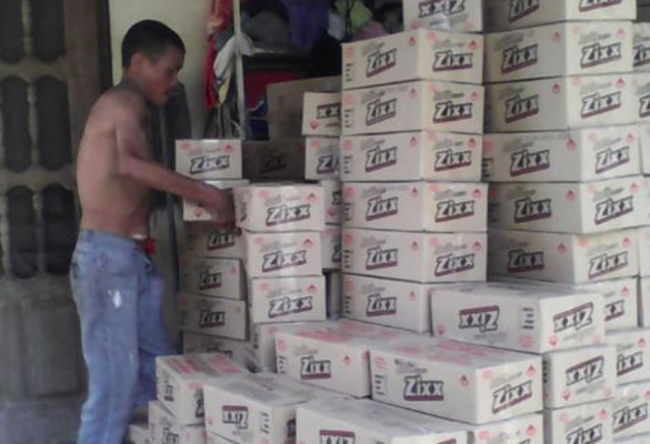 Capturan supuesta banda con camión y producto robado