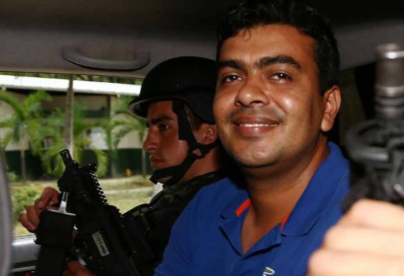 Devis Leonel Rivera: No, por eso, eso hay que traerlo bien bandereado. Y no sé usted, compa, yo le dije a Michael [PH] aquel día a ver si... si iban a mandar el muchacho ustedes. Urbina Soto: Es que eso estaba hablando ayer yo con Michael, para ver si mandábamos una persona... Devis Leonel Rivera: Ujú. Urbina Soto: Creo que él le va a mandar una persona buena. Devis Leonel Rivera: Ujú. Urbina Soto: Porque como yo he estado ahí bastante complicado, compa, viajando a Tegucigalpa y todo... Devis Leonel Rivera: Ujú. Urbina Soto: Pero yo me voy a poner de acuerdo con él y con... Devis Leonel Rivera: Ujú. Urbina Soto: Con el hombrón grande también... Devis Leonel Rivera: Ujú. Urbina Soto: Para ya coordinar bien.