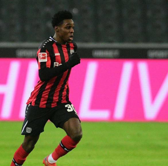 Jeremie Frimpong: Neerlandés que se desempeña como lateral por la banda derecha, milita en el Bayer Leverkusen.