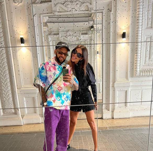 Y concluye: “Donde sea, como sea, lo que sea, pero contigo a mi lado siempre. Love you”.