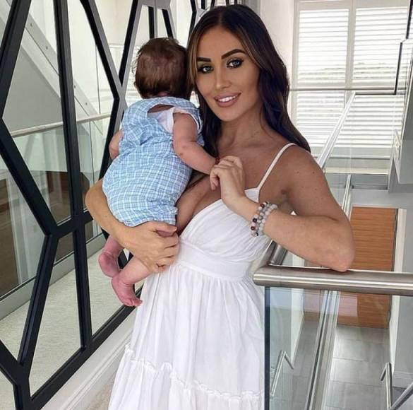 “Fui yo quien terminó con Kyle. Si hubiera querido, podría haber seguido teniendo una familia secreta. Pero ya no pude soportar la toxicidad y me di cuenta de que no era bueno para mis hijos. Nada de esto ha sido mi mejor momento, pero no soy la primera ni seré la última mujer que se ha acostado con un hombre casado, y él me envenenó por completo”, sostuvo.