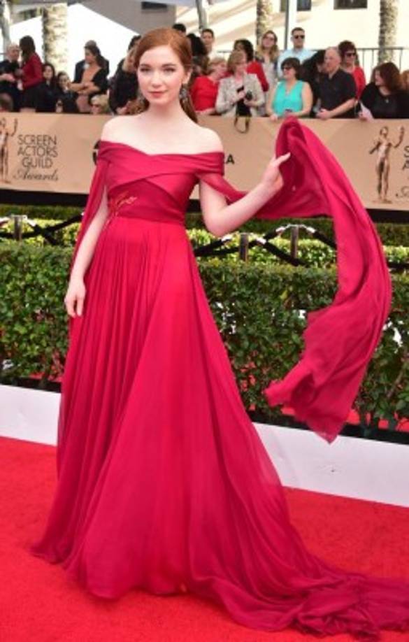 Annalise Basso luce hermosa con este vestido rojo. AFP