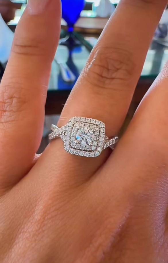 Según el certificado, el anillo fue comprado el 28 de agosto del 2024 en una joyería sampedrana.