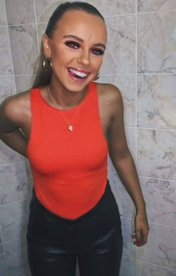 Lara Clausen de 19 años de edad también se pronunció sobre el escándalo: 'Eran solo jóvenes. Todos éramos jóvenes y estúpidos y todos cometemos errores. Nos trataron muy bien. Eran unos caballeros. Muy buenos chicos”, expresó.