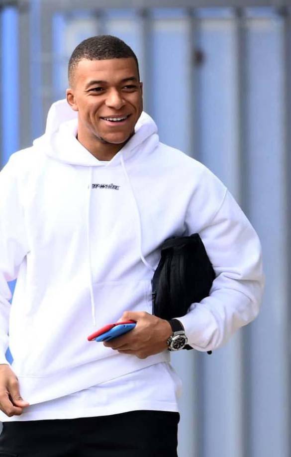  El internacional francés Kyllian Mbappé a llegado a un acuerdo con el Real Madrid para incorporarse al equipo blanco la próxima temporada, según informaciones del diario alemán “Bild”.