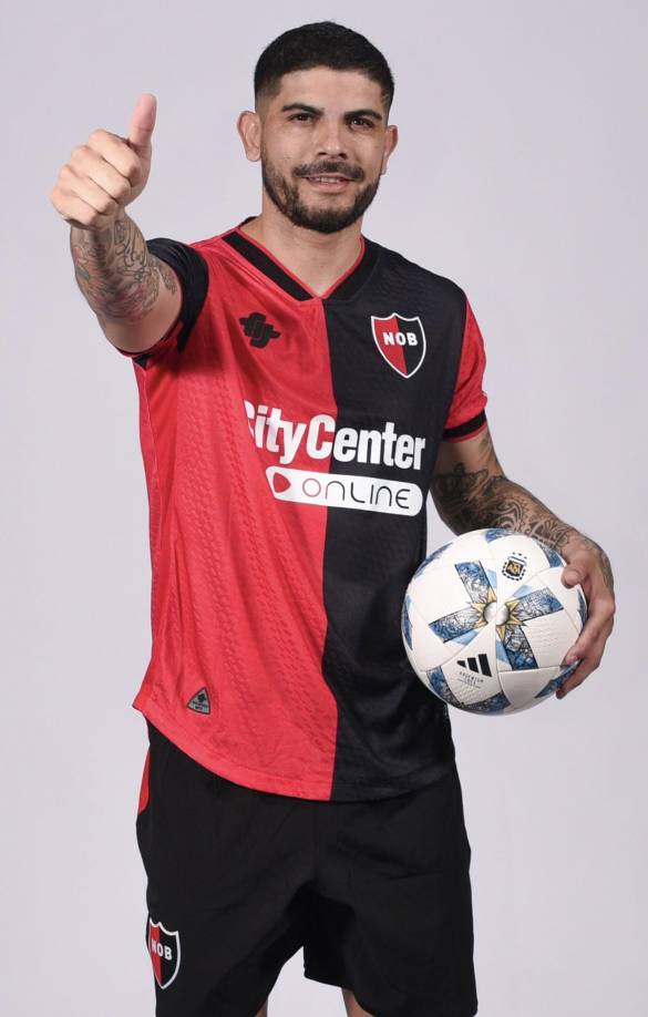 Ever Banega fue presentado como nuevo jugador de Newell’s. El centrocampista vuelve así a jugar en el fútbol argentino, tras diez años en el exterior y tres campeonatos de Europa League en el hombro.
