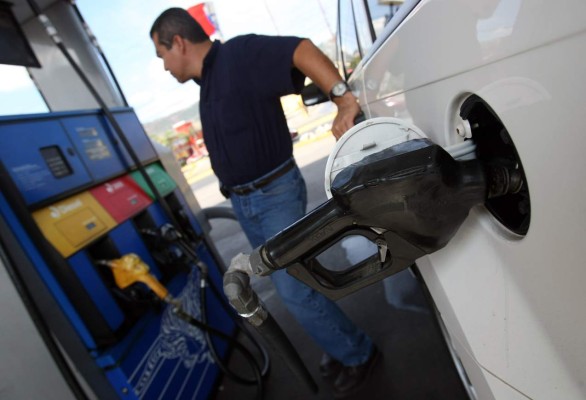 Tres carburantes bajan precios en Honduras