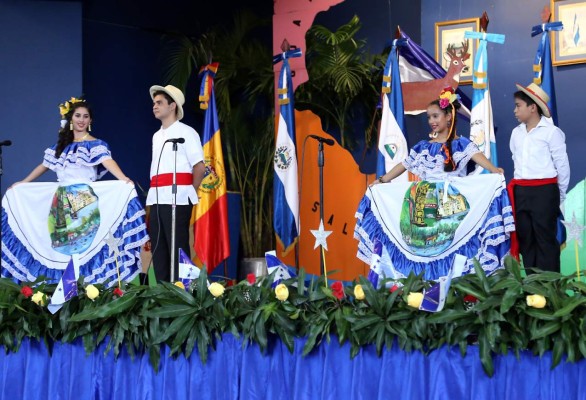 Instituto La Salle celebra colorida fiesta cívica