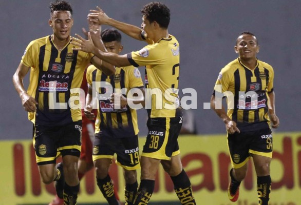 Real España se afianza en la cima y no tuvo problemas ante Vida