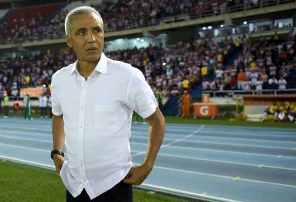 Alexis Mendoza renunció como entrenador de Sporting Cristal de Perú