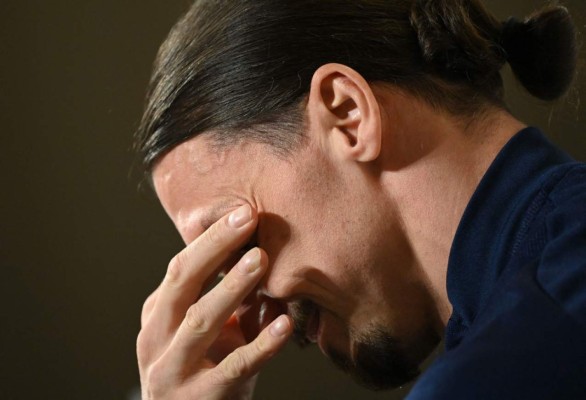 Zlatan Ibrahimovic rompió en llanto en plena conferencia de prensa por una triste razón
