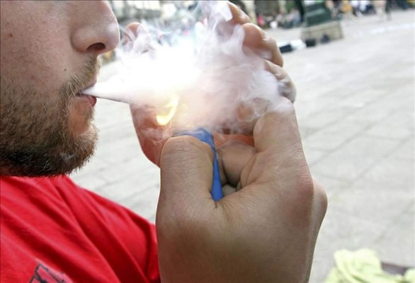 Uruguayos exhiben orgullosos marihuana 'liberada' ante mundo de prohibición