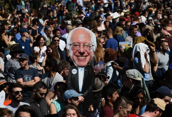 Sanders hace peligrar el voto latino de Clinton en NY