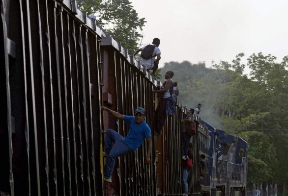 Ya van 9,300 hondureños deportados por la vía aérea desde EUA